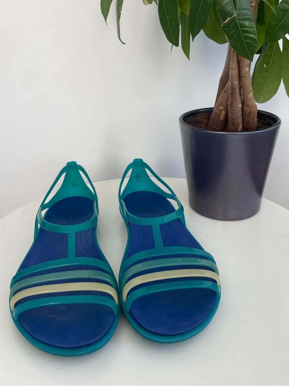 Women Size 8 Crocs Isabella pastel straps flexible jelly blue sandals